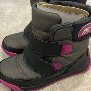 Girls sorel snow boots 12t like new!